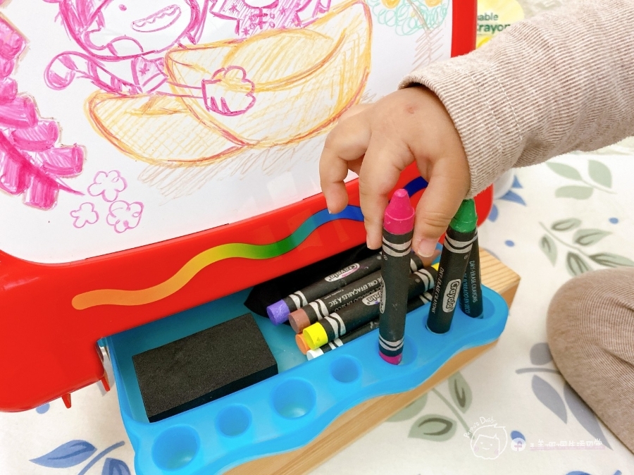 育兒推薦|幼兒美術-美國Crayola繪兒樂幼兒系列-一卡塗鴉板隨處畫-2合1桌上型塗鴉板/幼兒可水洗掌握蛋型蠟筆_img_25
