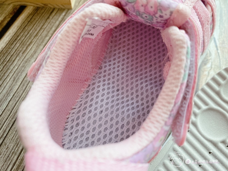 寶寶的第一雙日本IFME機能童鞋|夏天就該有一雙透氣水涼鞋_img_15
