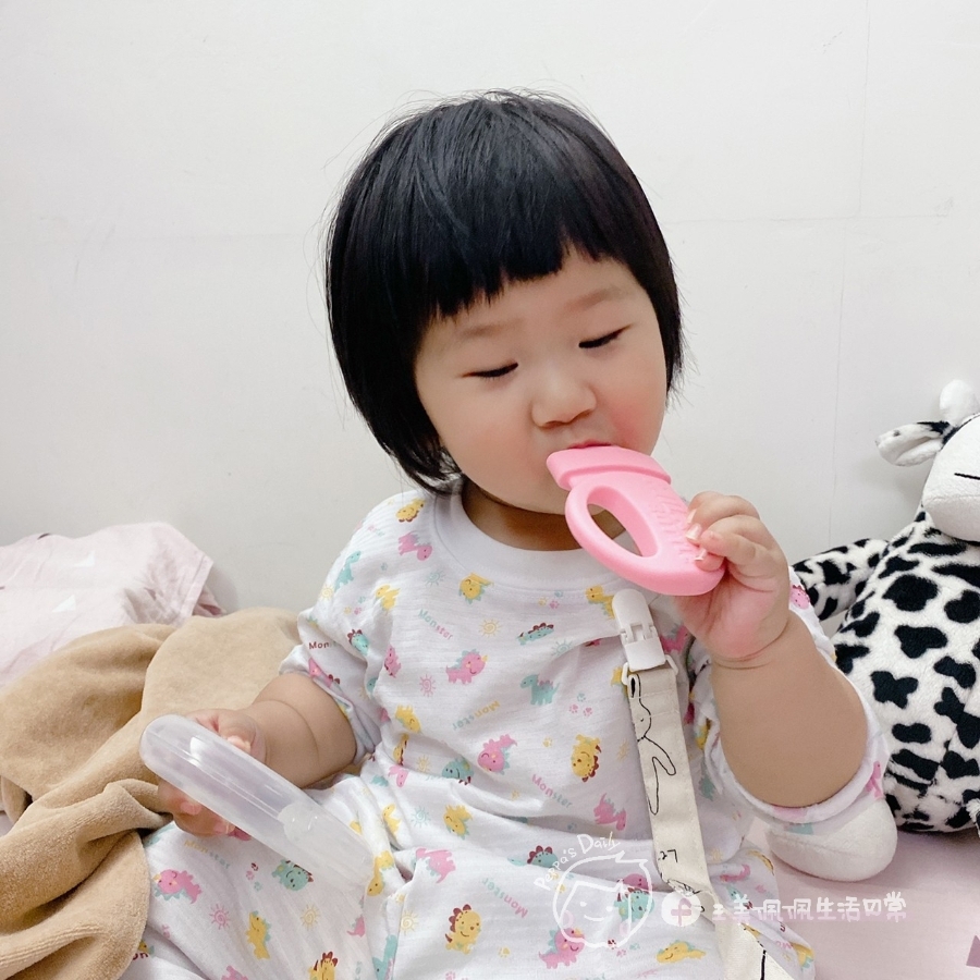 【育兒好物】用到長牙都還在咬的繽紛韓國Simtong奶瓶固齒器_img_20