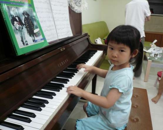 翠君阿姨家的鋼琴