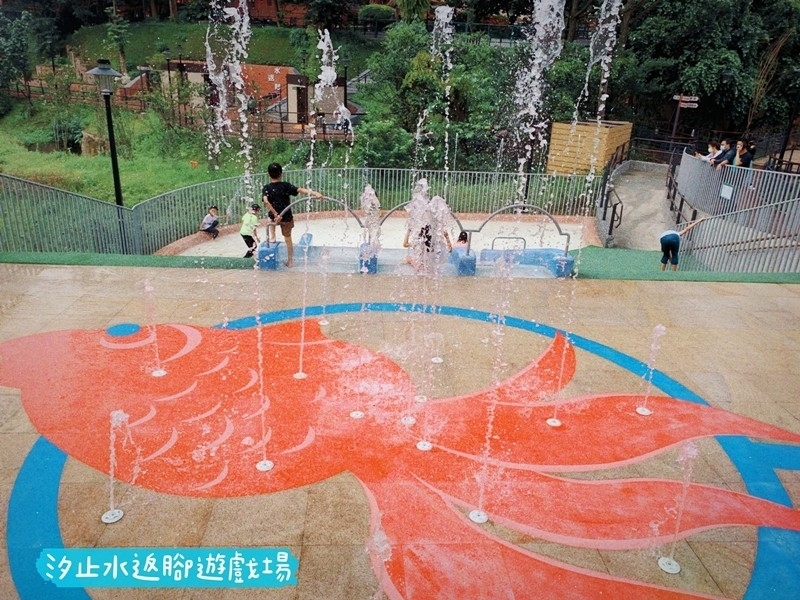 夏日公園涼爽玩！「汐止水返腳公園 」噴泉、水滑梯超消暑_img_2