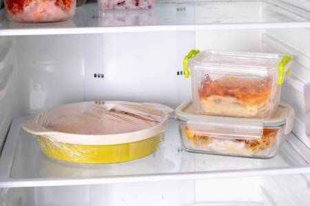 營養師解析⟫5大常見食安迷思-熱菜不能直接冰？冷藏隔夜菜不能吃？