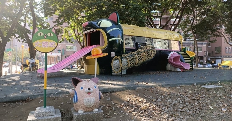 大貓公車、天空城堡溜滑梯，高雄鼎泰廣場童話公園讓孩子玩到不想回家