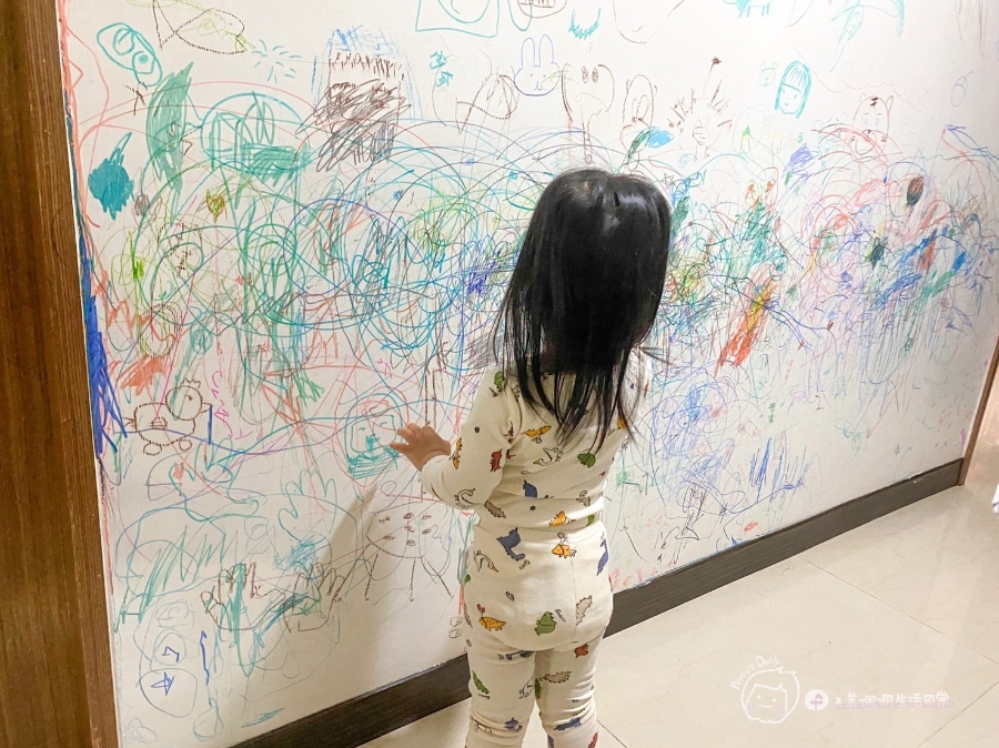 育兒推薦|幼兒美術-美國Crayola繪兒樂幼兒系列-一卡塗鴉板隨處畫-2合1桌上型塗鴉板/幼兒可水洗掌握蛋型蠟筆_img_2