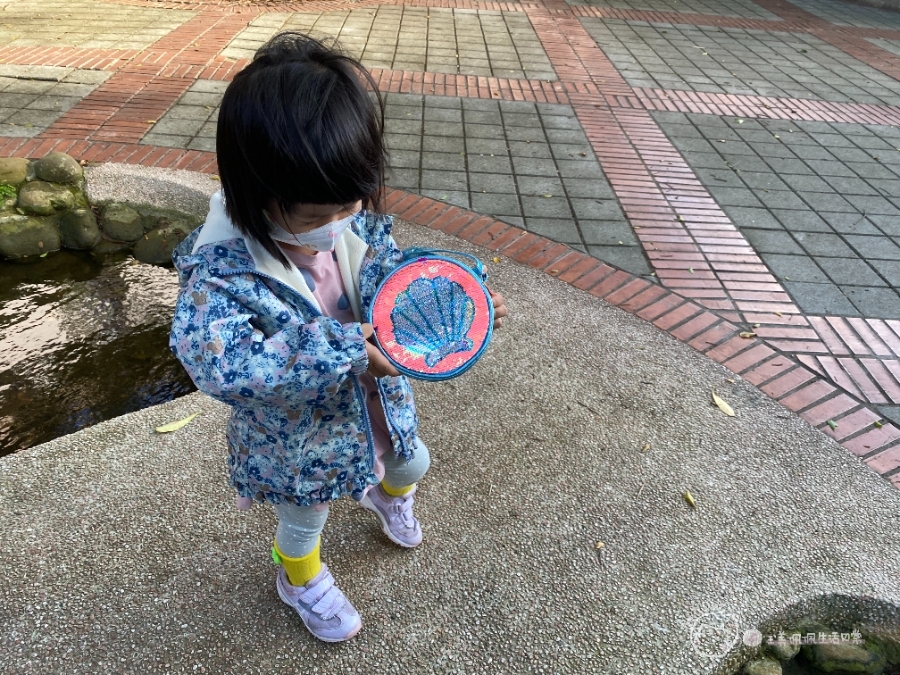 [幼兒園推薦]上學輕鬆背!Tiger Family超輕量護脊書包+外出超亮眼FunTime圓形幻彩斜背包讓孩子愛上上學_img_26