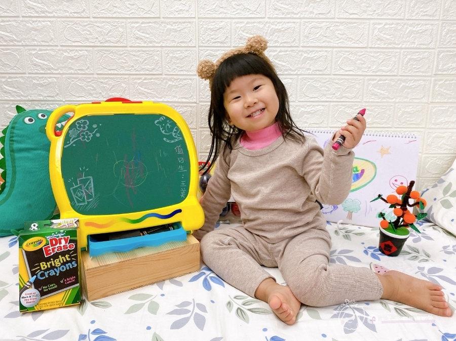 育兒推薦|幼兒美術-美國Crayola繪兒樂幼兒系列-一卡塗鴉板隨處畫-2合1桌上型塗鴉板/幼兒可水洗掌握蛋型蠟筆_img_37