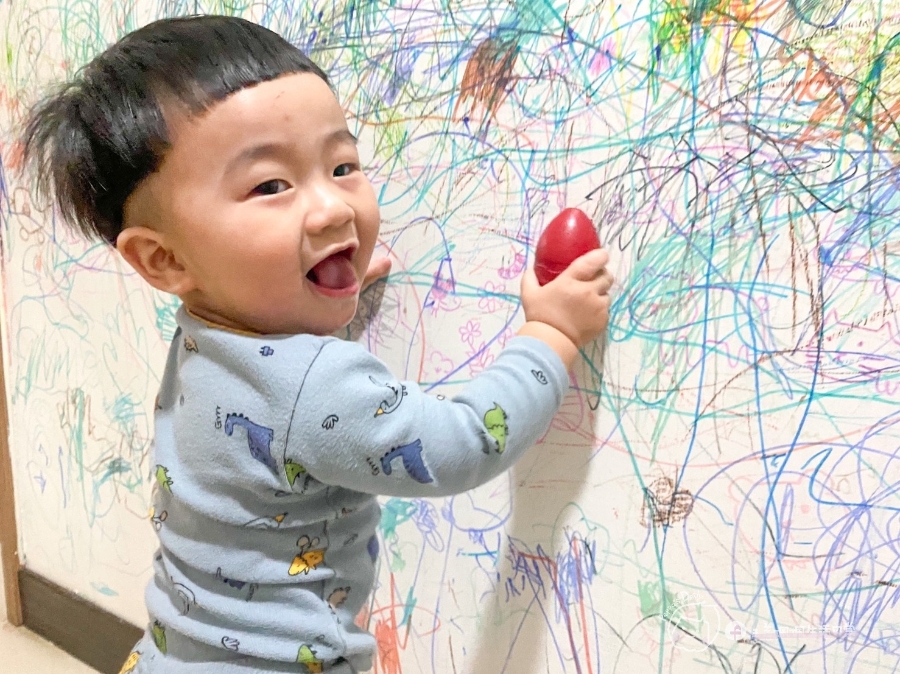 育兒推薦|幼兒美術-美國Crayola繪兒樂幼兒系列-一卡塗鴉板隨處畫-2合1桌上型塗鴉板/幼兒可水洗掌握蛋型蠟筆_img_59