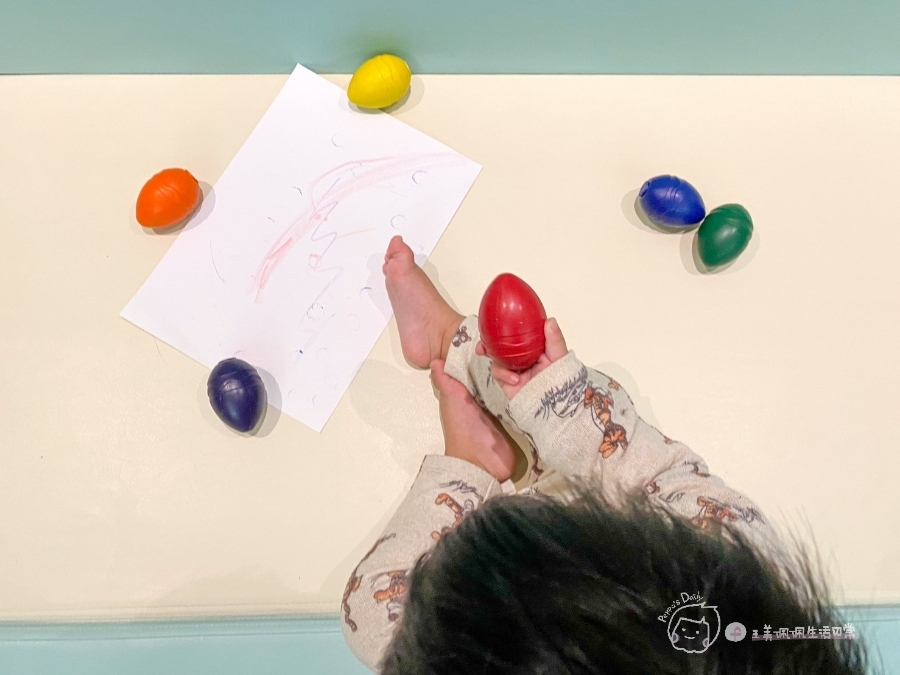 育兒推薦|幼兒美術-美國Crayola繪兒樂幼兒系列-一卡塗鴉板隨處畫-2合1桌上型塗鴉板/幼兒可水洗掌握蛋型蠟筆_img_64