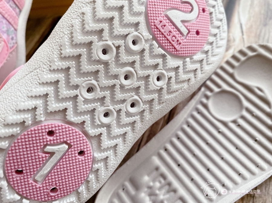 寶寶的第一雙日本IFME機能童鞋|夏天就該有一雙透氣水涼鞋_img_14