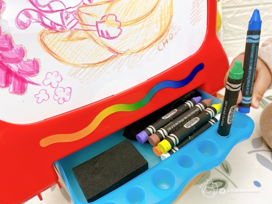 育兒推薦|幼兒美術-美國Crayola繪兒樂幼兒系列-一卡塗鴉板隨處畫-2合1桌上型塗鴉板/幼兒可水洗掌握蛋型蠟筆_img_24