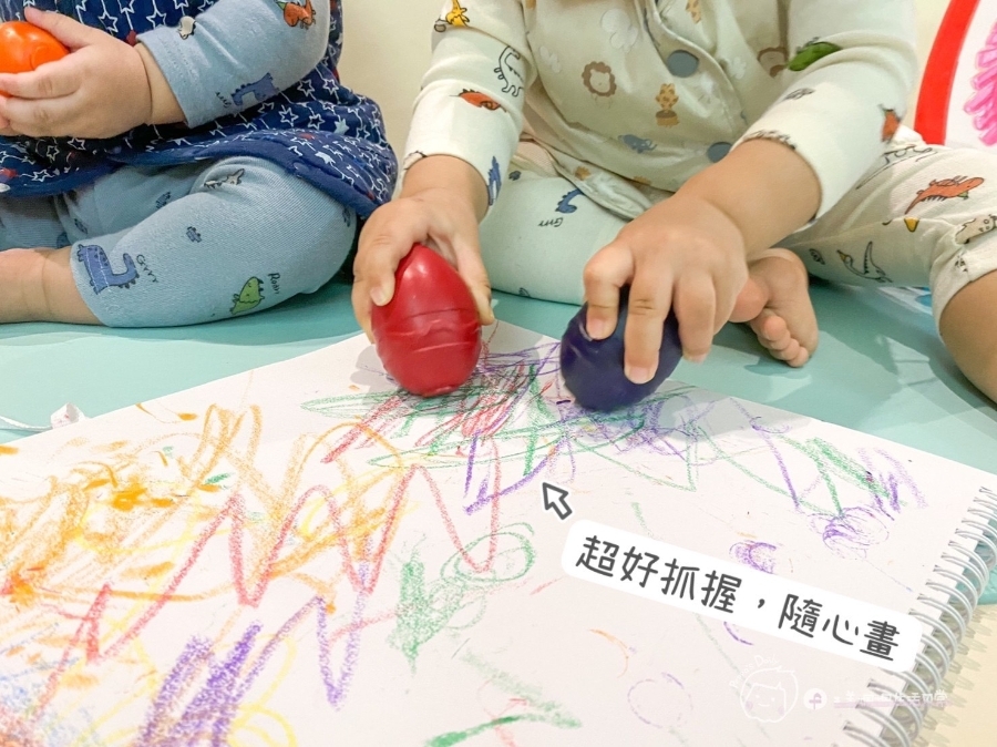 育兒推薦|幼兒美術-美國Crayola繪兒樂幼兒系列-一卡塗鴉板隨處畫-2合1桌上型塗鴉板/幼兒可水洗掌握蛋型蠟筆_img_63
