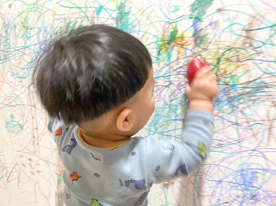 育兒推薦|幼兒美術-美國Crayola繪兒樂幼兒系列-一卡塗鴉板隨處畫-2合1桌上型塗鴉板/幼兒可水洗掌握蛋型蠟筆_img_60